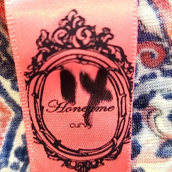 Honeyme Red, White & Blue Paisley Design Tunic, Longer on the Sides, Size 1X - Picture 8 of 8